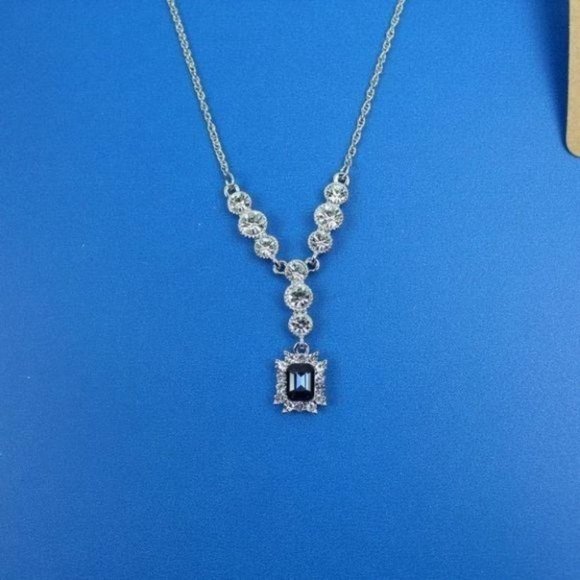 Silver-Tone Necklace & Stud Earrings Set, vintage, gifts - Picture 10 of 11